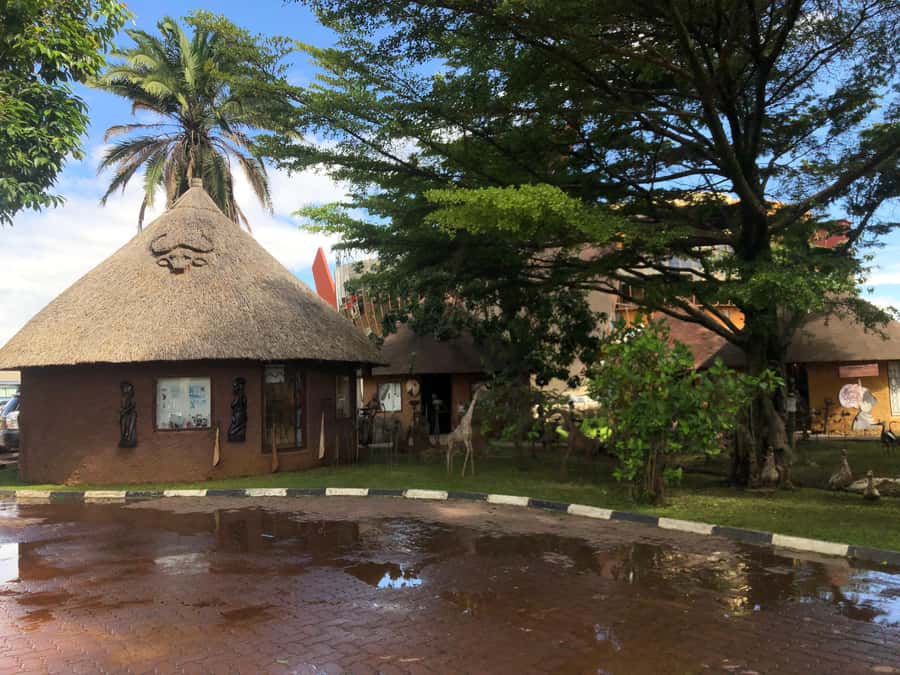 Arusha: Cultural Heritage, Tanzanite Tour - Languages and the guide style that keeps things clear