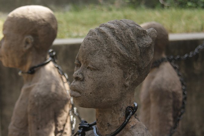City tours zanzibar - Stop by stop in Stone Town: slave market, Darajani, and Zanzibar doors