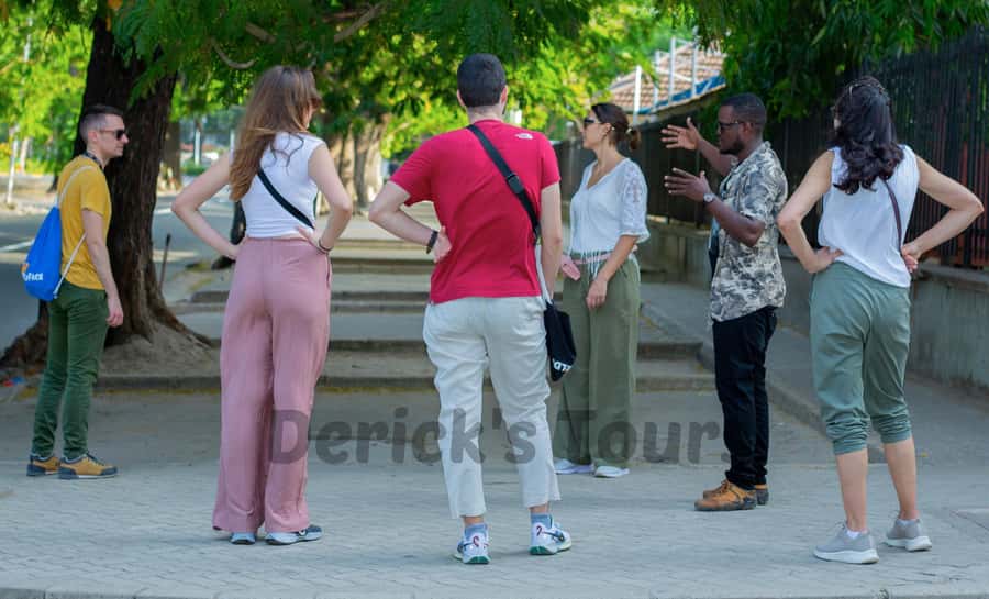 Dar es Salaam City Center: Walking Tour - A quick stop for local art you can actually use