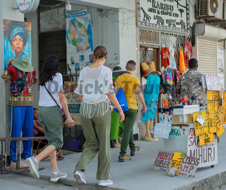 Dar es Salaam City Center: Walking Tour - St. Joseph Cathedral and Azania Front Church: more than pretty walls