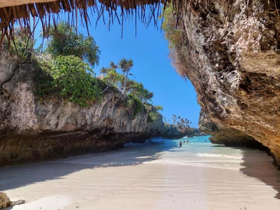 Day trip to the Rock Restaurant & relax on mtende beach - Michamvi beach connection: why the area feels linked