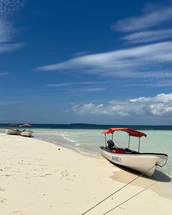 Kizimkazi: Pungume Island Snorkeling & Sandbank Tour - Snorkeling The Reef Stop, And Why Gear Choice Matters