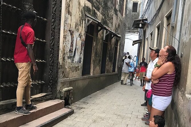 Private Stone Town, Nakupenda Beach and Prison Island Tour - Stone Town stop 1: Old Fort (Ngome Kongwe) and the maze of women’s history