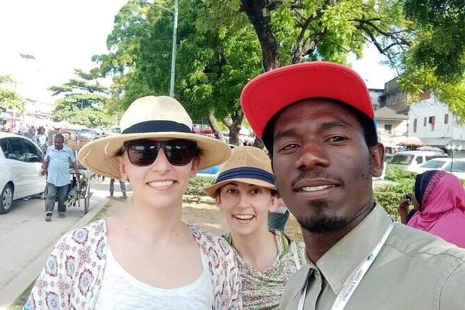 Private Zanzibar Stone Town Historical Tour - Darajani Bazaar: shopping with your senses, not just your phone
