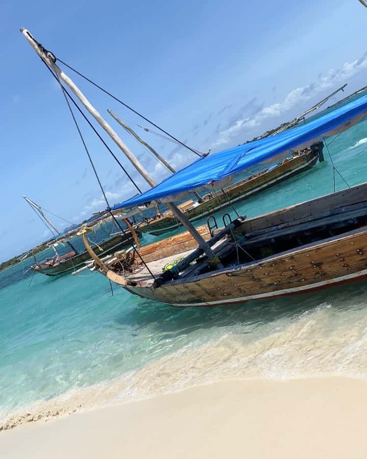 SAFARI BLUE ZANZIBAR : PRIVATE TRIP - Hotel pickup and getting to the dhow in a single, organized flow