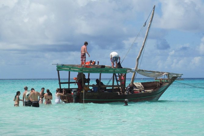 Snorkeling at Mnemba Atoll - Small red flags: how to protect your day if quality slips