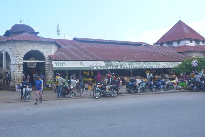 Stone Town and Prison Island from Zanzibar - Gizenga Street and Darajani Bazaar: where the city shows its daily face