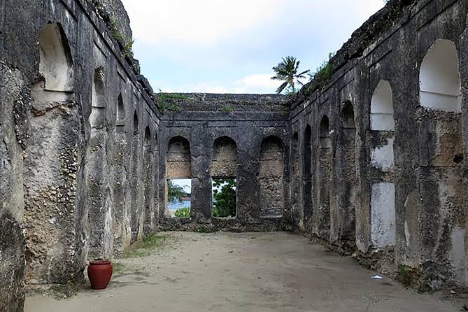Stone Town and Prison Island Tour (Full Day) - Sultan’s Palace, Cathedrals, and Mosques: The Town’s Layers