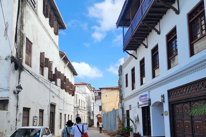 Stone Town Private Tour in Zanzibar - Stop 1: The Old Fort (Ngome Kongwe) Sets the Tone