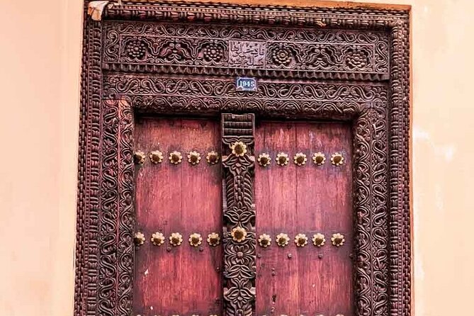 Stone Town Private Tour with Slave Market Tickets - Meeting at Forodhani Park, then into Stone Town’s tight streets