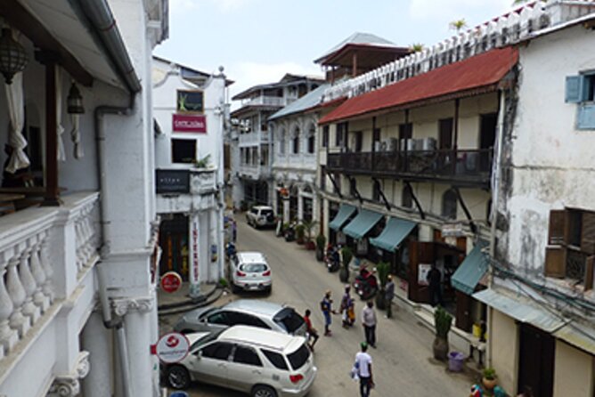 Stone Town walking tour, shopping, history and culture - Darajani Market time: shopping with context