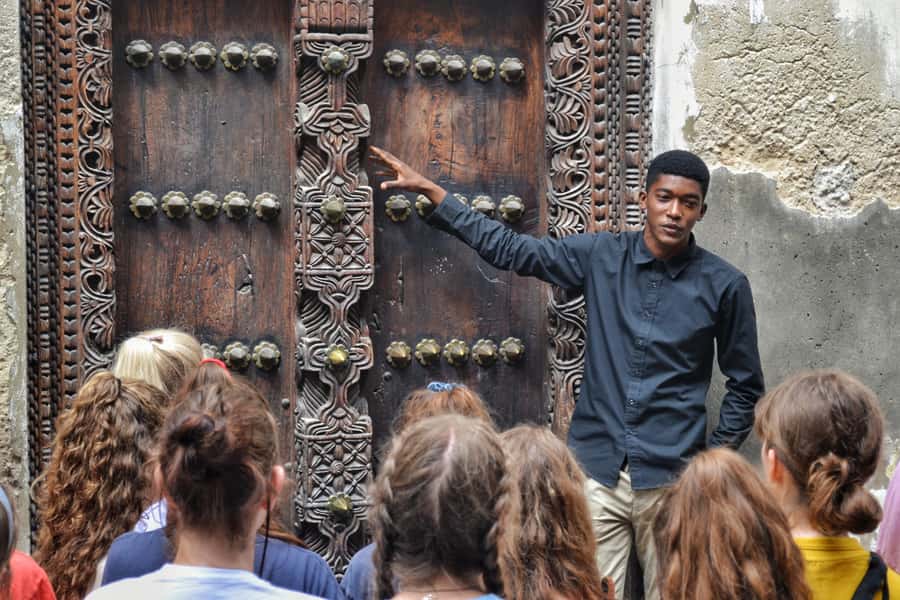 Stone Town Walking Tour With Local Expert Guide - Getting Your Bearings in Stone Town’s Narrow Streets