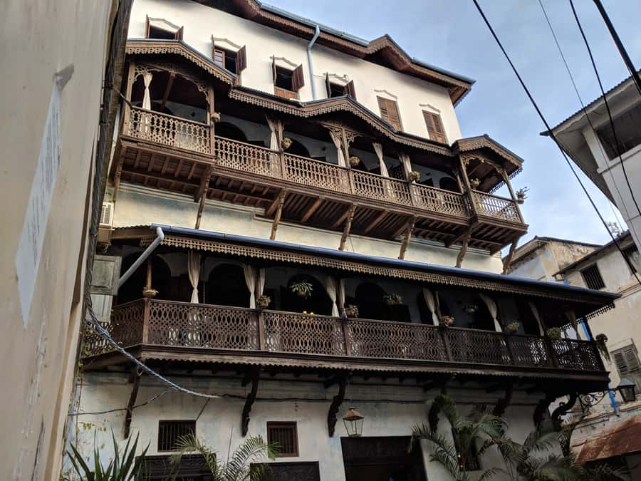 Stonetown Historical Walking Tour & Traditional Lunch - Old Fort, Tippu Tip, and the layers between commerce and power
