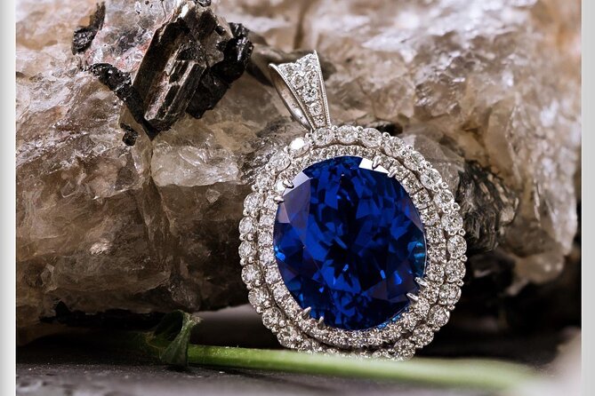 Tanzanite experience tour - Tanzanite shopping in Arusha - How to shop Tanzanite here without getting overwhelmed