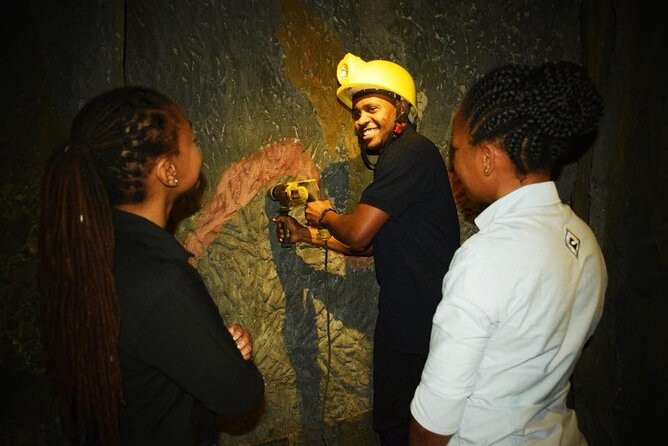 Tanzanite experience tour - Tanzanite shopping in Arusha - Cultural Heritage Centre: gifts, precious stones counters, and optional food