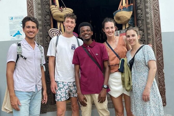 Welcome Zanzibar : A Journey through time for the Old Town - Ally’s guiding style: pace, safety, and real answers