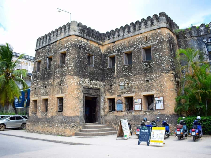 Zanziba: Private Nakupenda Sandbank, Stone Town+Lunch+Pickup - Stone Town in 1.5 hours: Old Fort, House of Wonders, and the famous stops