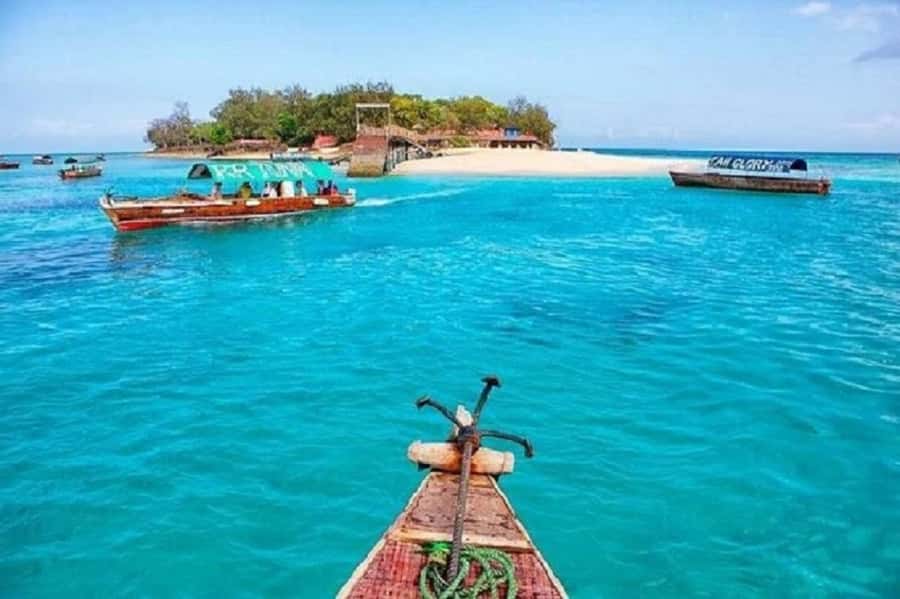 Zanzibar: Combo Zanzi Prison & Nakopenda Island & Stone town - Seafood Lunch: What You’re Eating and How to Handle the Pace