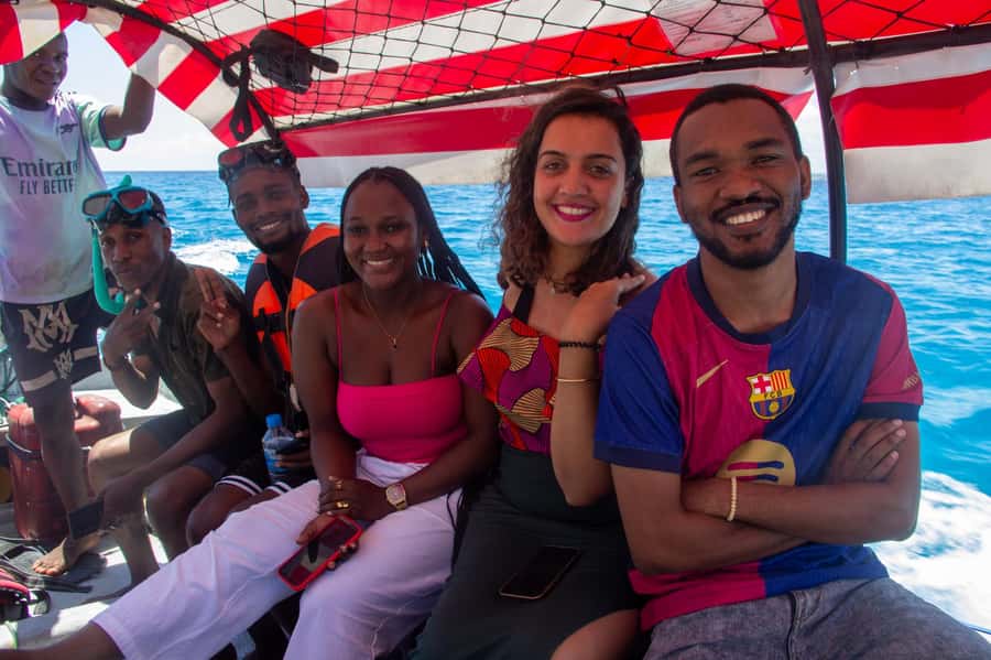Zanzibar: Mnemba island Snorkeling & Boat Tour with Lunch - Photo Stop and Close-Up Views: Admiring Mnemba Without Entering It