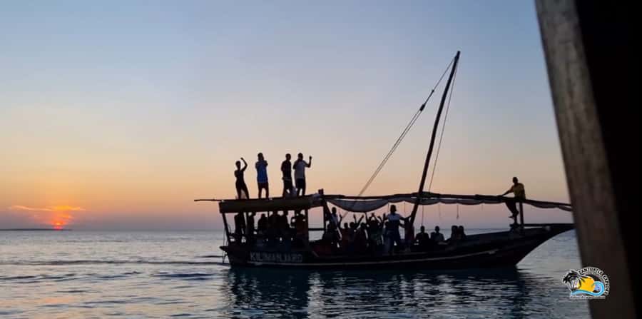 Zanzibar: Nungwi/Kendwa Beach Sunset Dhow Cruise with Fruits - Sunset Over the Indian Ocean: The Main Event (and How to Enjoy It)
