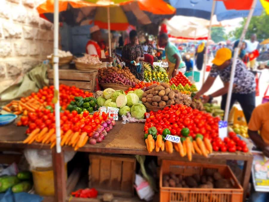 Zanzibar: Private walking tour in stone town - A Food Market Stop That Helps You Blend In