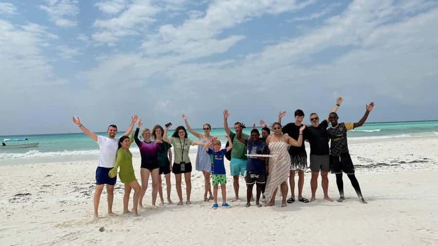 Zanzibar: Pungume island-dolphin watching - BBQ Lunch - Dolphin watching by fiber boat, what you can expect