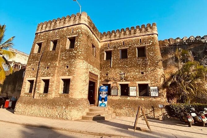 Zanzibar Stone Town Highlight walking tour - Darajana Market Stop, Where the Tour Becomes Real