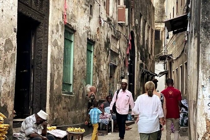 Zanzibar Stone Town Highlight walking tour - House of Wonders and Old Fort, the Big Anchors