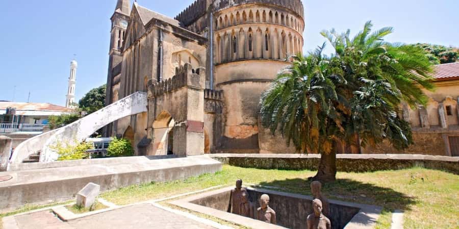 ZANZIBAR, Stone town tour, Prison Island & Spice farm - Spice farm sensory tour: clove, cinnamon, turmeric, and that Swahili lunch