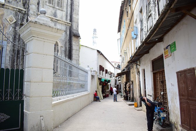 Zanzibar Stone Town Walking Tour - Stop 1: Stone Town, from markets and Zanzibar doors to key landmarks