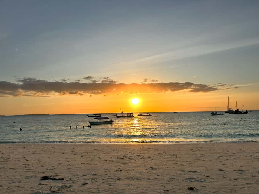 Zanzibar: Sunset Dhow Cruise - Onboard music and the dhow show: why it changes the mood